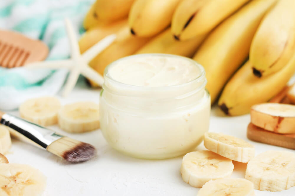 How banana mask can help prevent and control dandruff?