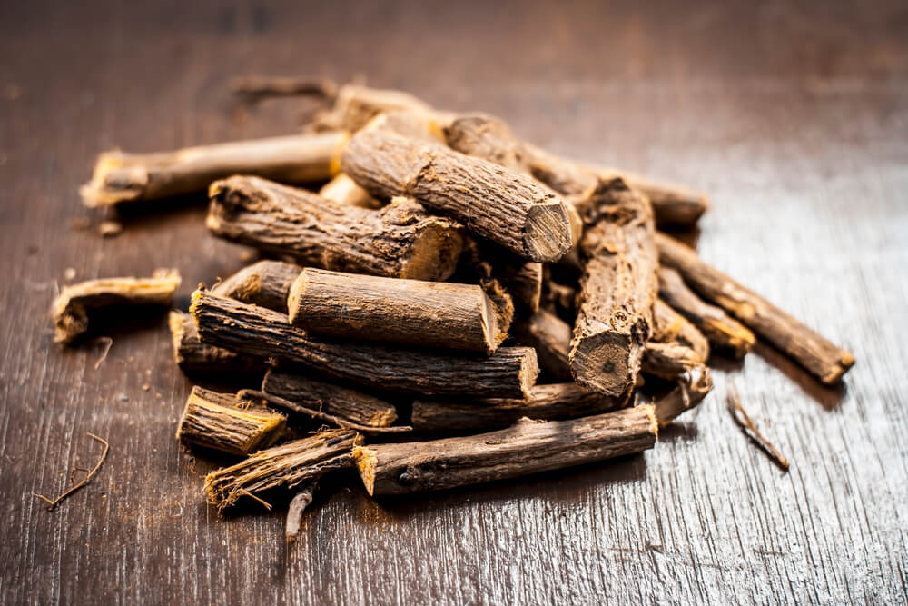 we will explain how to prepare licorice root hair mask to prevent hair loss